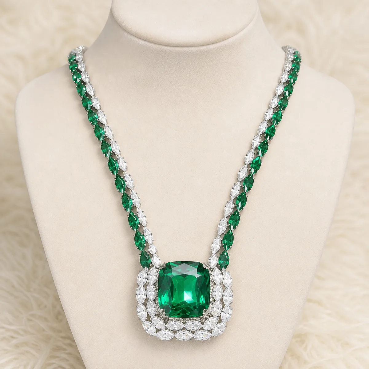 Jewellery Emerald Cushion — view 2