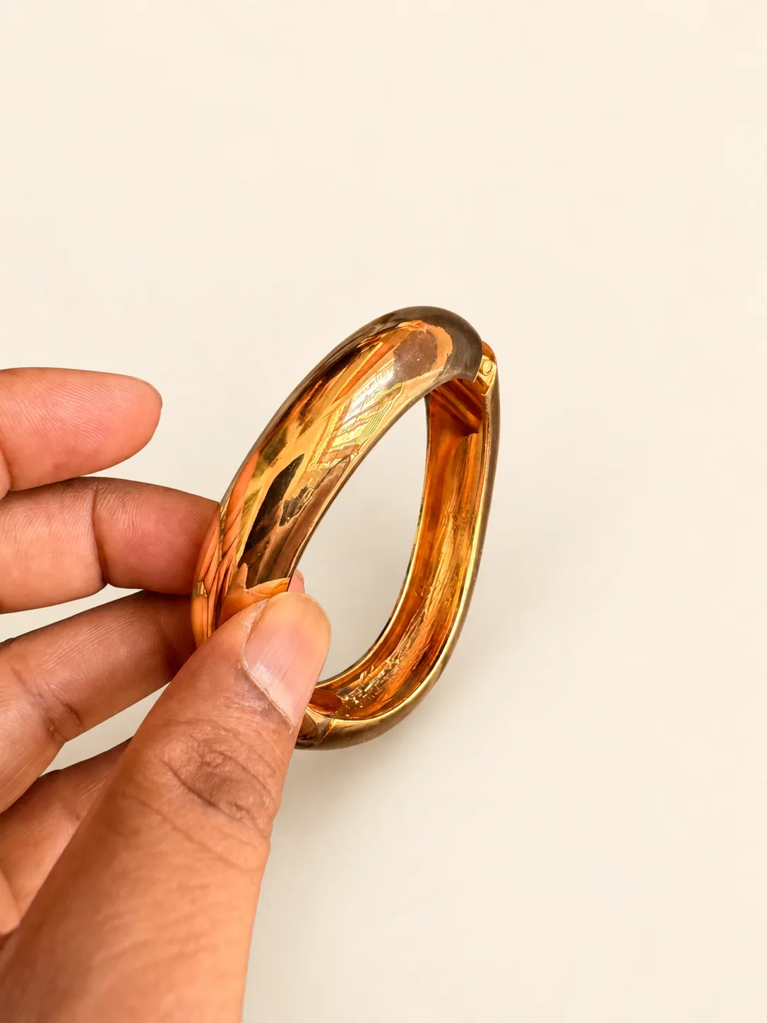 Wavy Round Bracelet — view 1